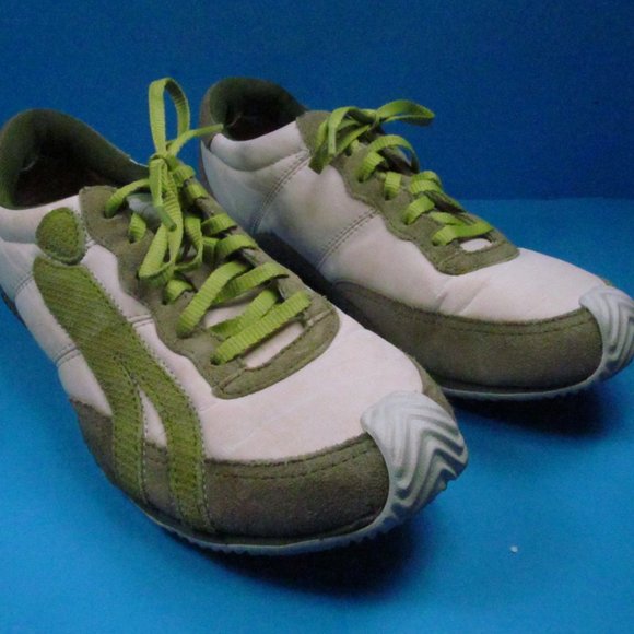spike tennis shoes